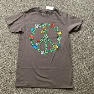 Men's graphic tee flower peace